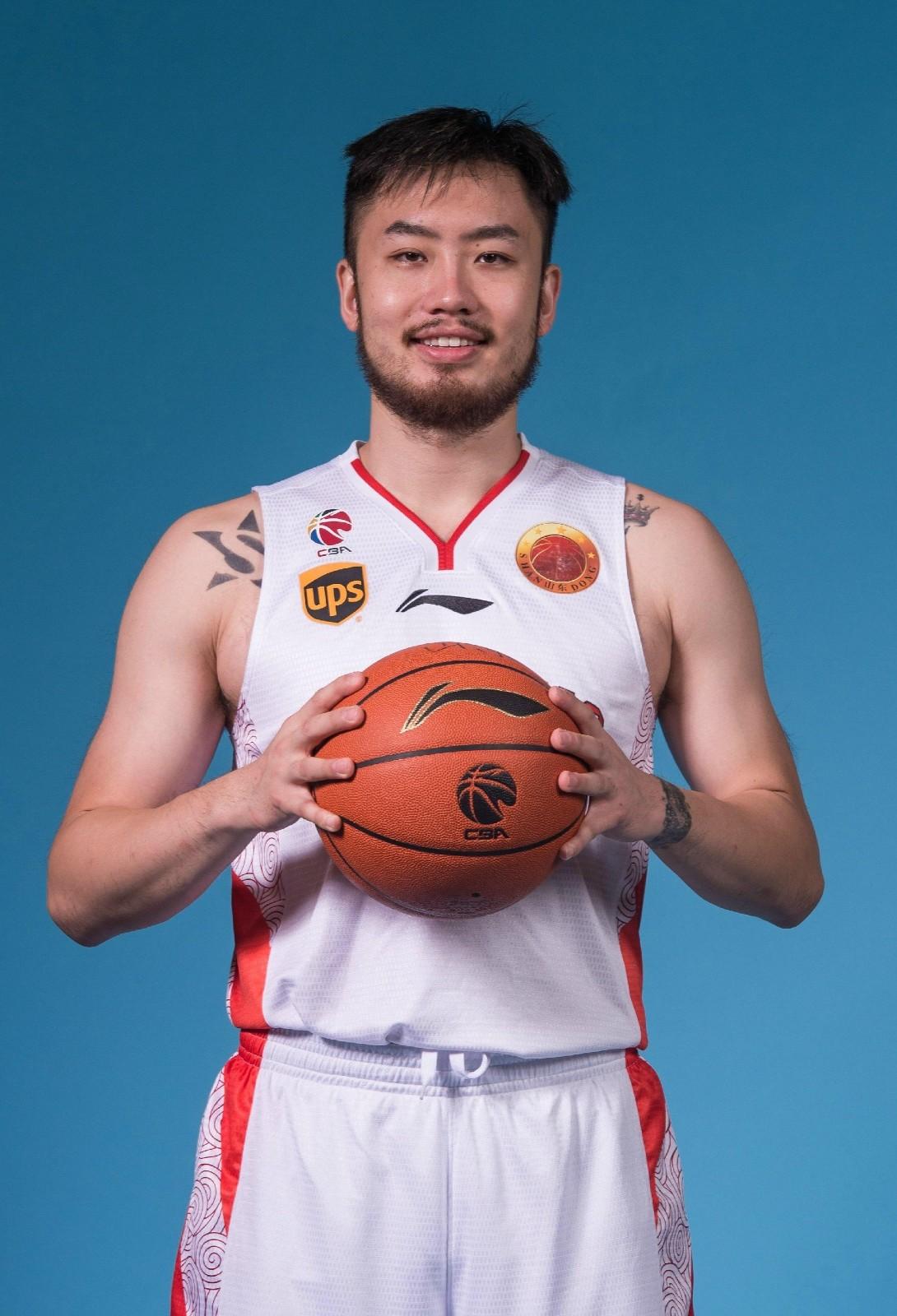 王哲林为什么转会上海?这事儿比你想的复杂,但也比你想的简单 王哲林为什么转会上海?这事儿比你想的复杂,但也比你想的简单