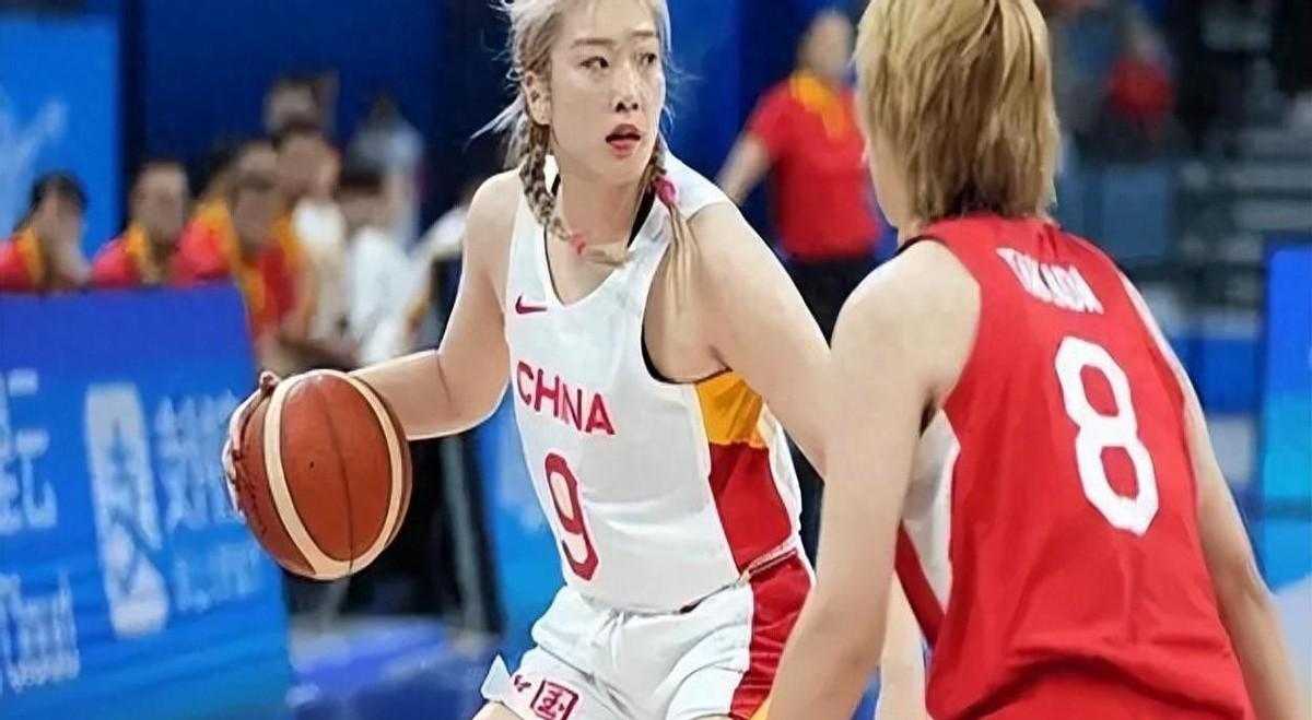 中国女篮VS，巾帼不让须眉，篮球场上展风采